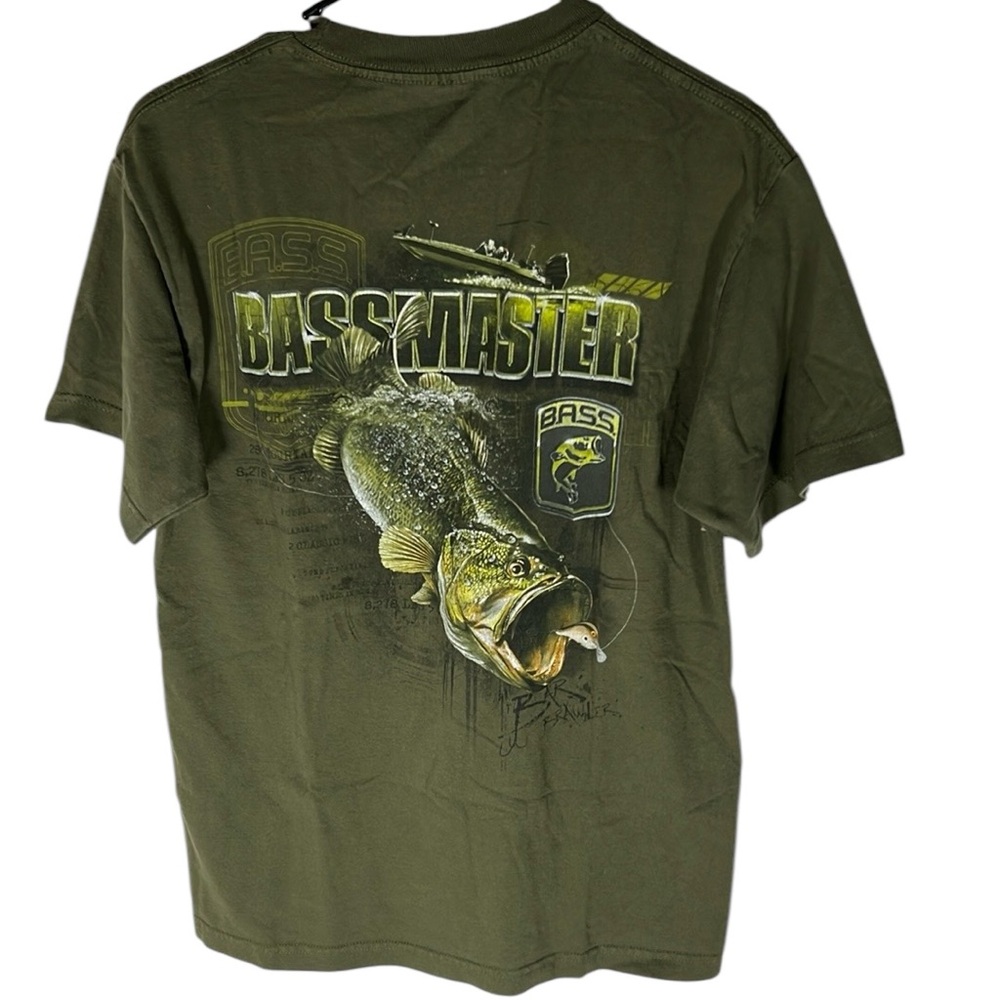 Bassmaster Graphic T-Shirt in Olive Green Size M